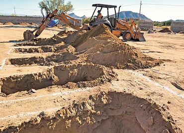 Ante emergencia sanitaria agilizan excavación de fosas en Sonora