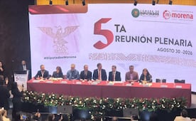 Arranca plenaria de Morena en San Lázaro; Ebrard inaugura el cónclave guinda