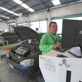 Mexicanos aplazan la reparación del coche