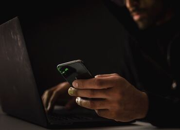 "Vigilancia total"; así roba información de celulares el software malicioso Pegasus