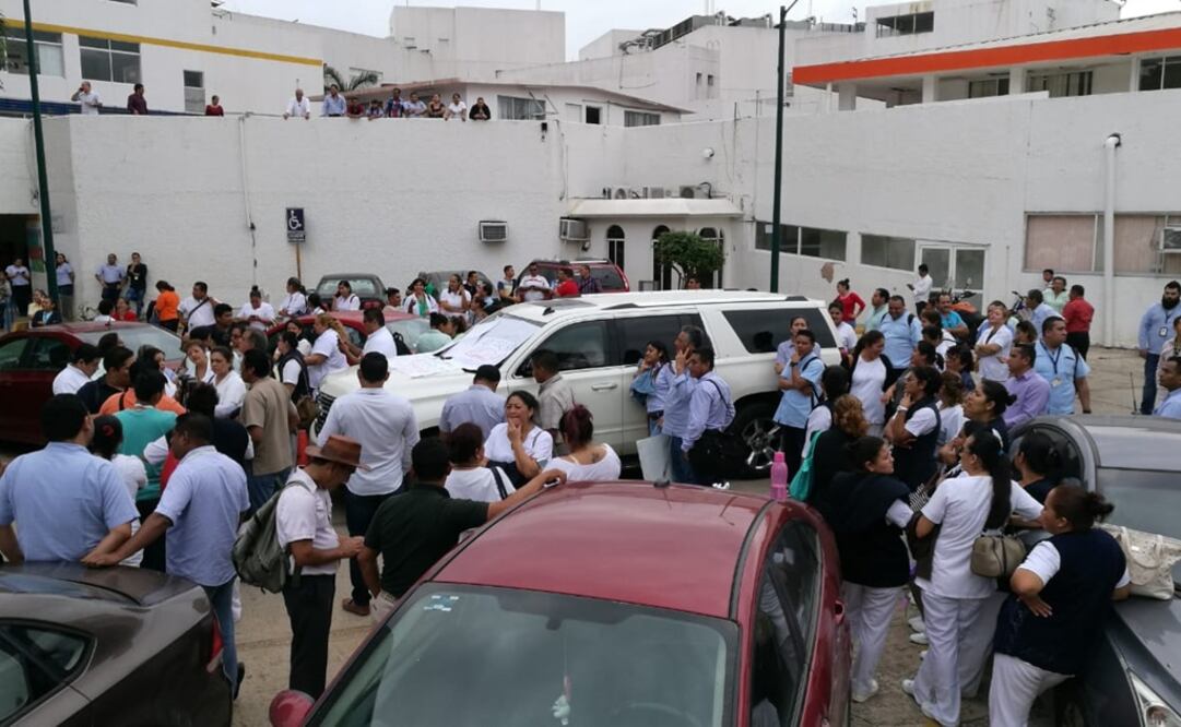 Trabajadores inconformes exigen el pago de prestaciones de fin de año y sus quincenas. Foto: Luma López / EL UNIVERSAL