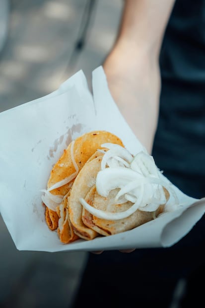 Los tacos de canasta también los puedes encontrar en locales fijos. Foto: Pexels