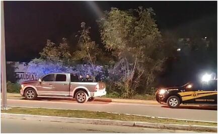 Mujer en estado de ebriedad rompe cristales de bar en Yucatán porque le niegan acceso; provoca movilización policiaca