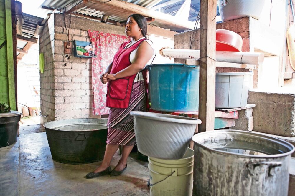Habitantes de San Pedro y San Pablo padecen la falta de agua desde junio de 2017, cuando autoridades de Tamazulápam del Espíritu Santo les negaron el acceso al recurso por un conflicto por 150 hectáreas de tierra donde está ubicado el manantial / Mario Ar