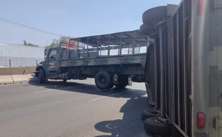 Reportan volcadura de camión militar en la México-Querétaro