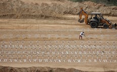 Sin nombre, en fosas comunes, así despiden a decenas de víctimas de los terremotos en Venezuela; improvisan cementerio en La Guaira