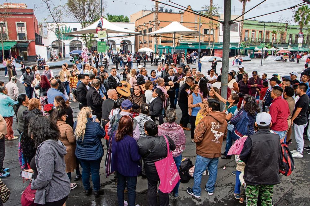 Las mamás pudieron disfrutar de canciones como Las Mañanitas, Perdón Madrecita y Mujer Perfecta en la Plaza Garibaldi.
