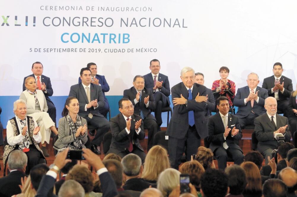 Acompañado por miembros de su gabinete y por representantes del Poder Judicial, el presidente Andrés Manuel López Obrador inauguró el 42 Congreso Nacional de Tribunales. Foto/CARLOS MEJÍA. EL UNIVERSAL