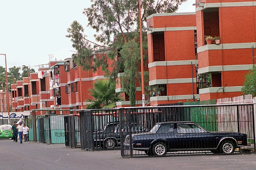 Las principales medidas que utiliza la ciudadanía contra la delincuencia son colocar rejas o bardas, cerraduras y candados, cambiar puertas y ventanas (ARCHIVO EL UNIVERSAL)