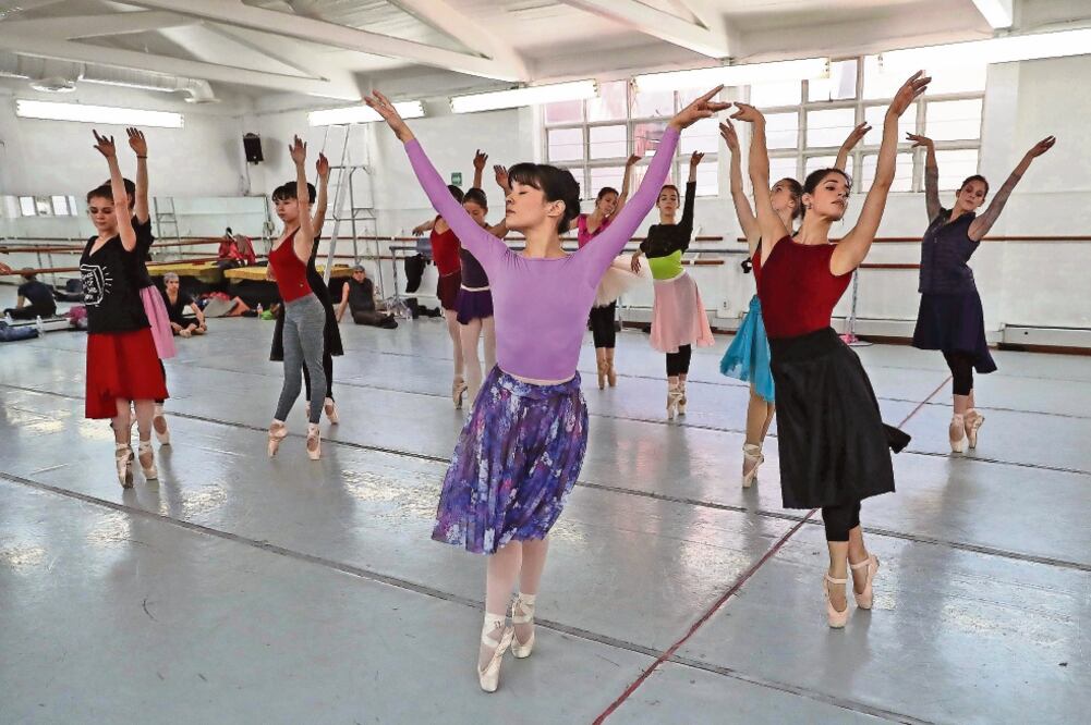 Bailarines de la CND no aceptan ausencias de su director por delicadas situaciones familiares (ARCHIVO EL UNIVERSAL)