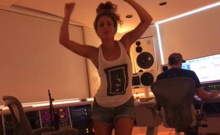 Con bailecito sexy, Shakira da adelanto de su nueva música