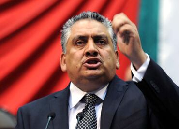 Acosta acusa a Cué de querer regresar gubernatura al PRI