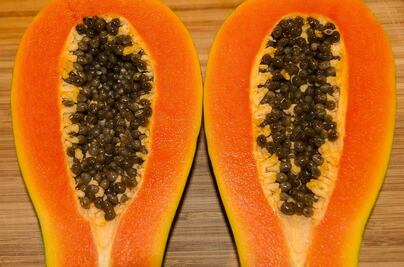 Come semillas de papaya y obtén sus beneficios