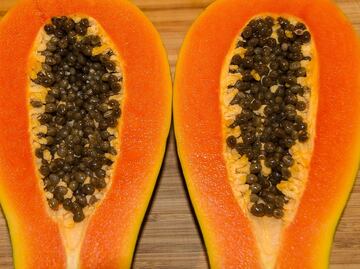 Come semillas de papaya y obtén sus beneficios