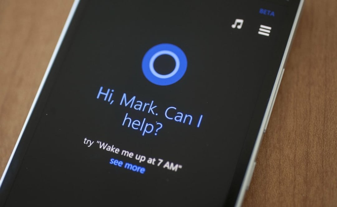 Cortana también es divertida; ya que podemos pedirle que te nos cuente un chiste, nos enseñe un trabalenguas, nos ayude a llegar a casa, o que nos cante una canción