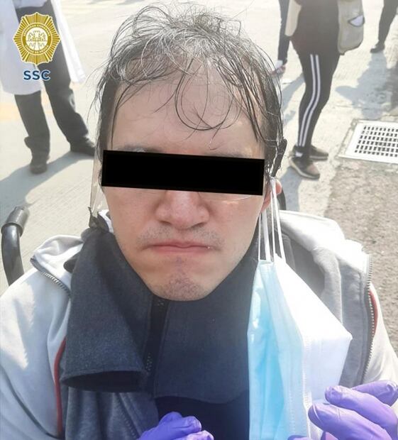 Así lucían disfrazados de abuelitos los sujetos que recibieron vacuna contra Covid-19 en Coyoacán