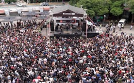 Metro celebra sus 57 años con música y baile en la Glorieta de Insurgentes; "todos pueden sacar los prohibidos"