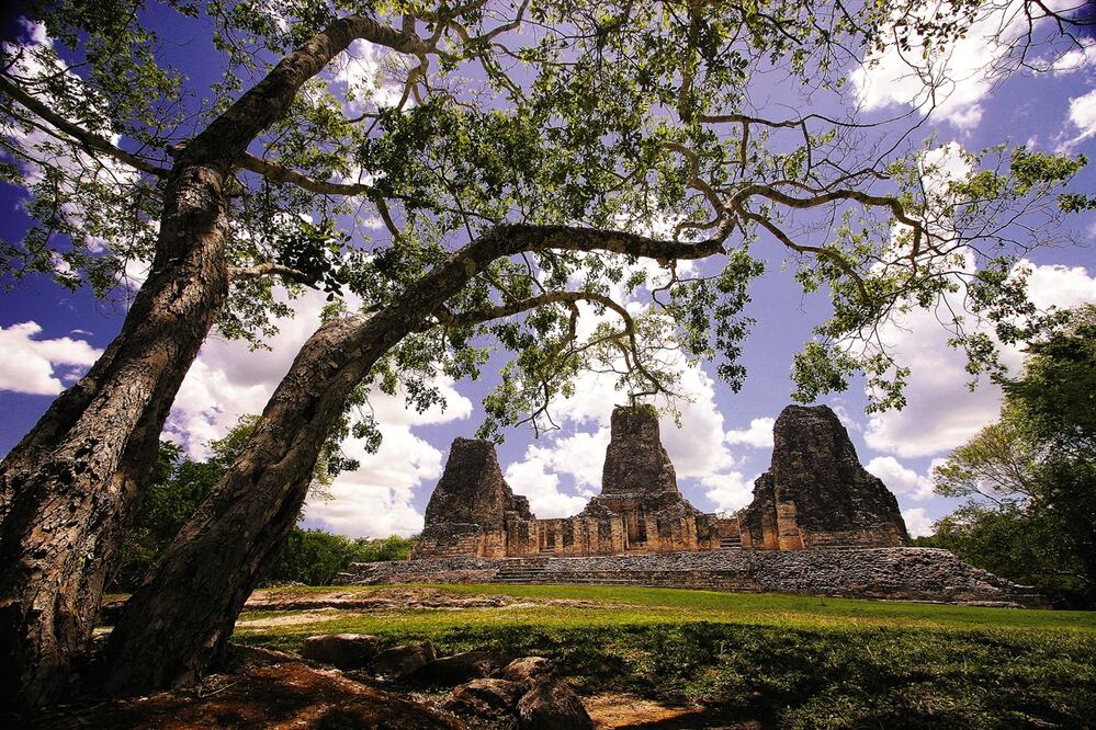 Las tres torres de Xpuhil, en la Reserva de la Biósfera de Calakmul. (Foto: AP/Cecilia Lim)