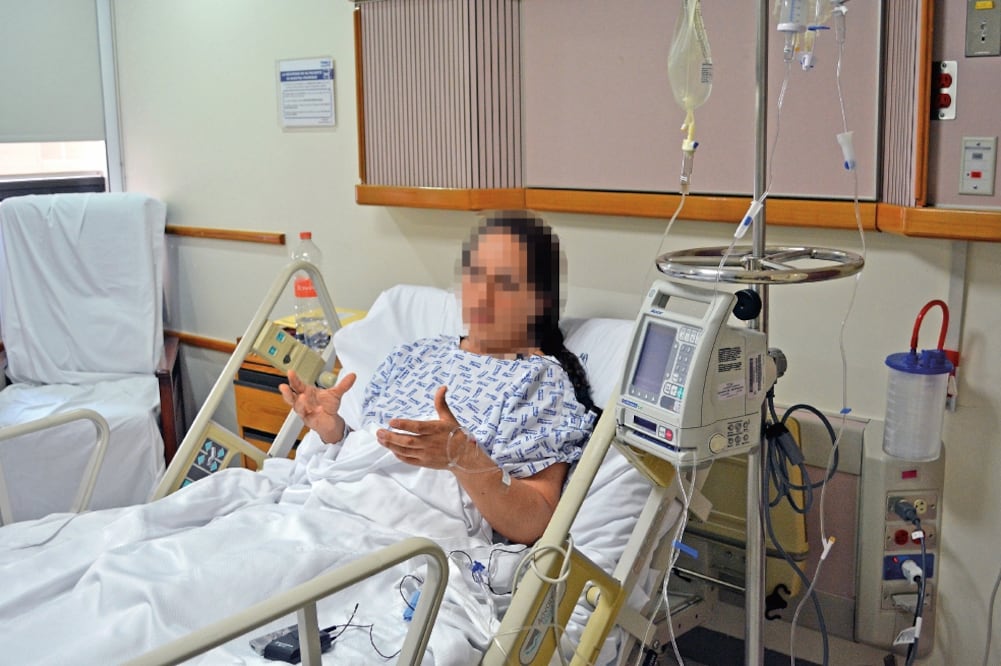 Durante su participación en el desbloqueo carretero en Nochixtlán, Rosa recibió múltiples golpes en diferentes partes del cuerpo que la llevaron al hospital (ÉDGAR RIVERA. EL UNIVERSAL)