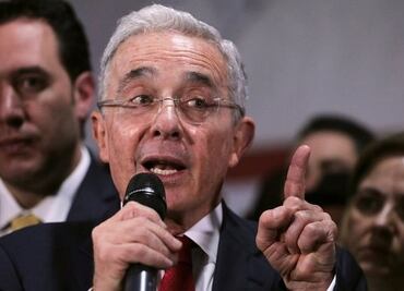 "Gracias a Dios", tuitea expresidente colombiano tras recuperar su libertad