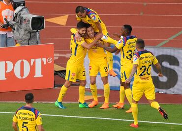 América, con pie y medio en semis tras golear a Pumas