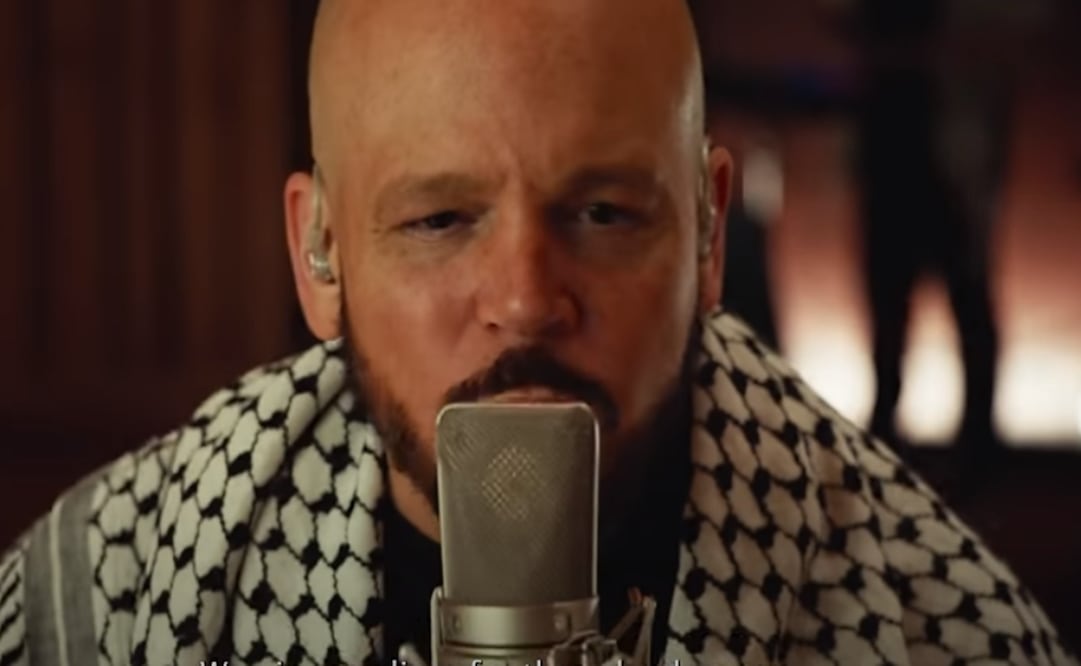 Residente se unió con la cantante palestina, Amal Murkus, para romper el silencio ante la guerra. Foto: Captura de pantalla.