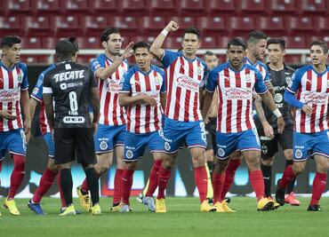 Chivas reduce salarios y condiciona a sus jugadores