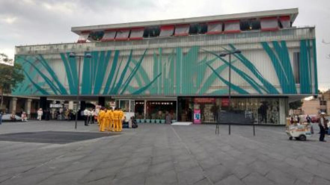 Mariachis: cambiar o morir tocando