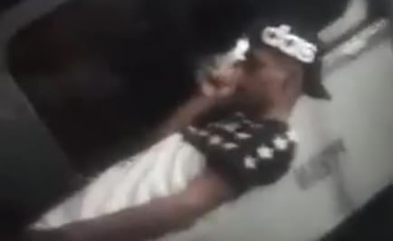 Video. Graban a jóvenes "moneándose" en el Metro 