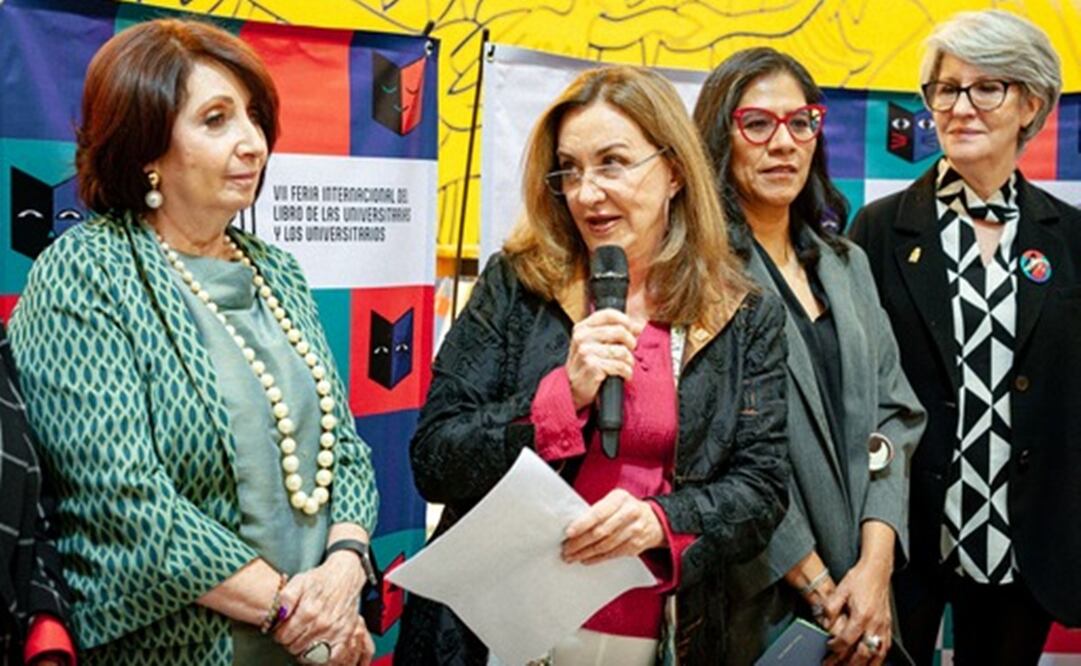 Rosa Beltrán, coordinadora de Difusión Cultural de la UNAM, informó las novedades acompañada de la directora de la FIL Guadalajara, Marisol Schulz, así como de la vicerrectora de la Universidad de Chile, Pilar Barba. Foto: Especial