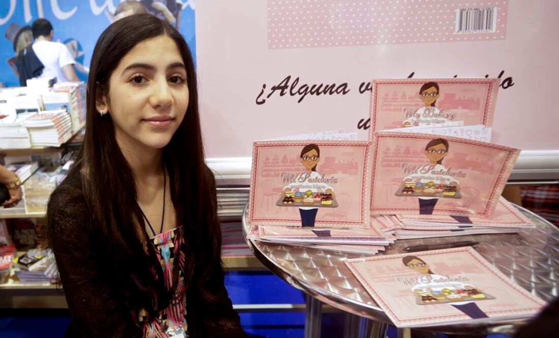 La autora dijo que el tema del cuento tiene que ver con el hecho de que a ella le encanta jugar con sus amigas a hacer "pasteles, cupcakes y brownies". FOTO: Arnulfo Franco/AP.