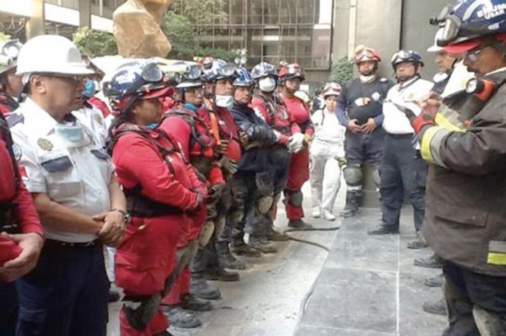 Los integrantes de este cuerpo de emergencias están capacitados para atender no sólo lesionados, también hacen rescates urbanos, espeleológicos, acuáticos, alpinos y a indigentes. (ESPECIAL)