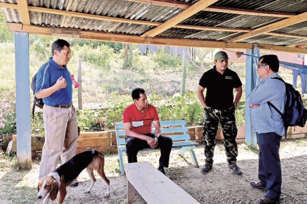 El viernes el coordinador Técnico de la Secretaria General de Gobierno, Juan Arturo López, el Consejero Jurídico del gobierno de Oaxaca, Víctor Hugo Alejo, y el subdelegado de Profepa en Oaxaca, Héctor Miranda (ROSELIA CHACA)