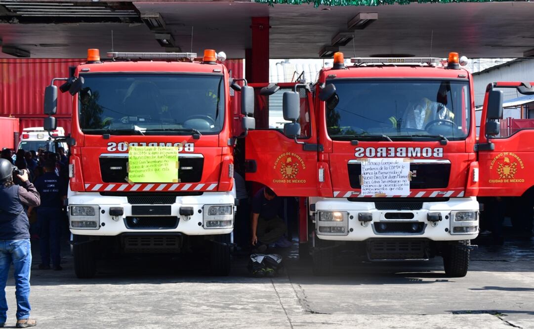 Bomberos de la Ciudad de México en protesta (Foto: Hugo García / El Universal)