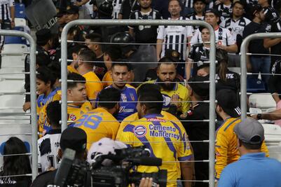 Detienen a 28 por violencia tras partido en Monterrey