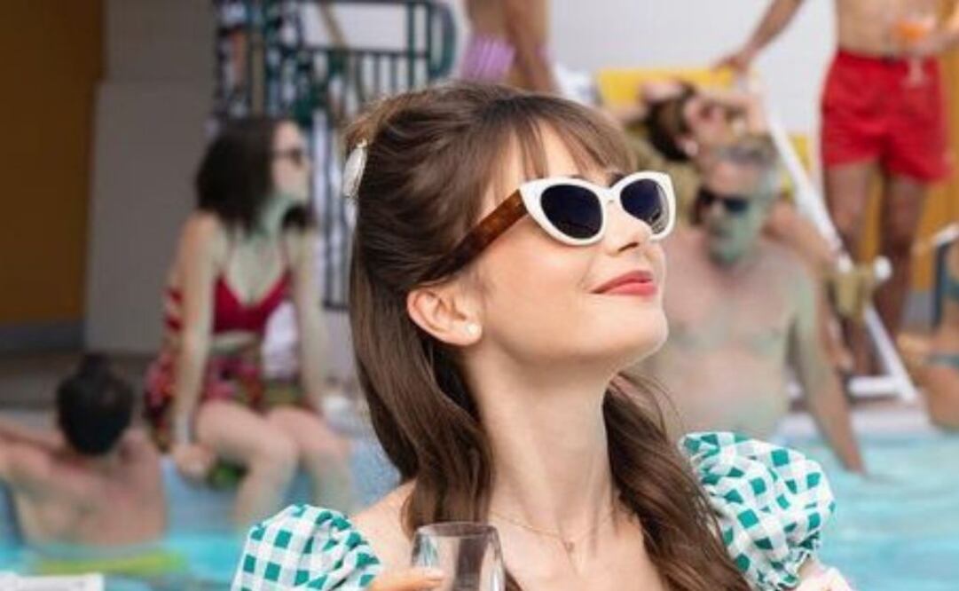 Lily Collins como Emily Cooper en "Emily in Paris". Fuente: Instagram @emilyinparis