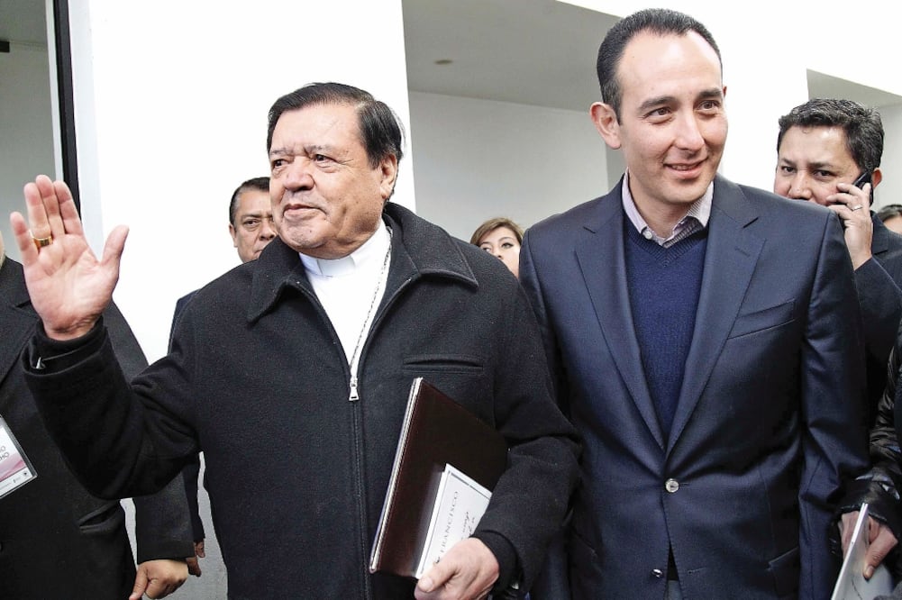 El cardernal Norberto Rivera y el presidente del Senado de la República, Roberto Gil Zuarth, asistieron al Foro sobre la Marihuana, realizado en la Universidad Pontificia de México. FOTO: ARIEL OJEDA. EL UNIVERSAL