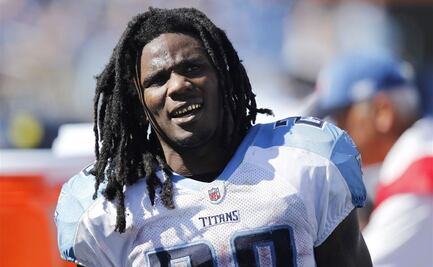 Acusan a exestrella de la NFL de conspiración en un doble asesinato