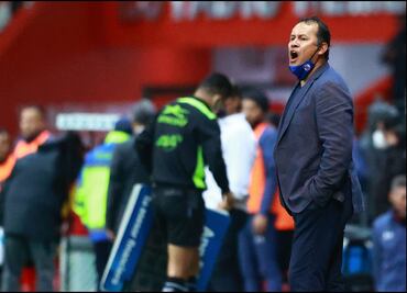 Juan Reynoso explica por qué dejó al 'Cabecita' Rodriguez en la banca