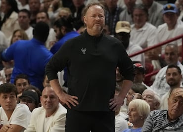 Los Milwaukee Bucks despiden a su entrenador Mike Budenholzer