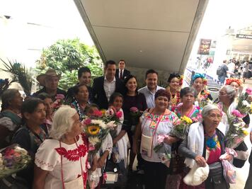 Logran reunión histórica de migrantes de Oaxaca y familias en EU