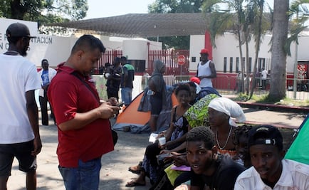 Analiza AMLO instalación de nuevo espacio para migrantes en el sureste