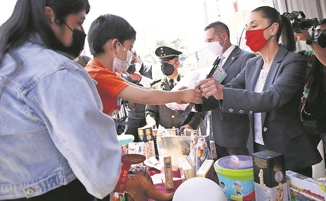 La jefa de Gobierno también hizo la invitación a los niños a que entreguen sus juguetes bélicos, como pistolas o espadas, y a cambio se les dará un artículo educativo. Foto: ESPECIAL