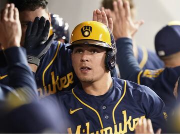 Luis Urías sigue haciendo historia en Grandes Ligas