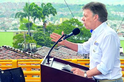 Se une canciller colombiana a diálogo de paz