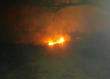 Explosión en ducto de Pemex calcina 2 autos en Oaxaca