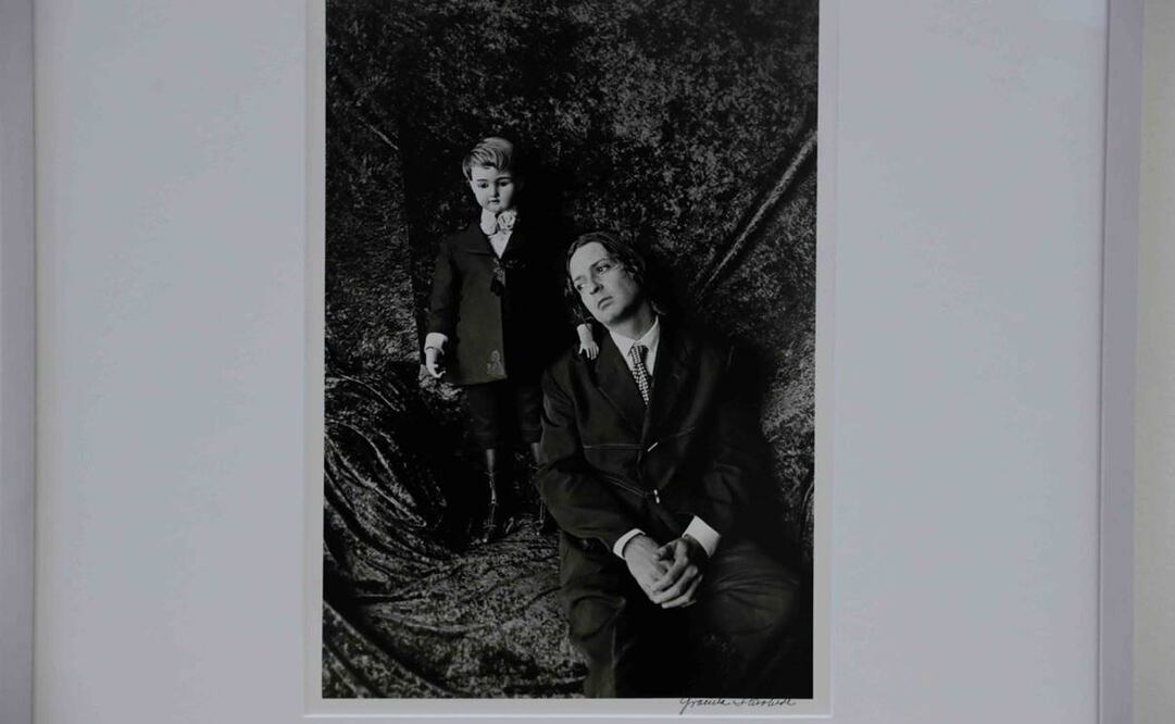 Fotografías de las fotos de Graciela Iturbide en la exposición de Julio Galán que se exhibe en el Museo Rufino Tamayo. Foto: Diego Simón/EL UNIVERSAL