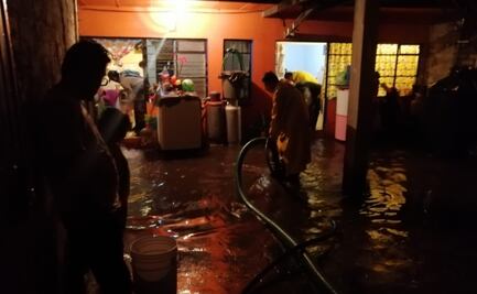 Lluvias provocan inundaciones de hasta un metro en viviendas de Atizapán