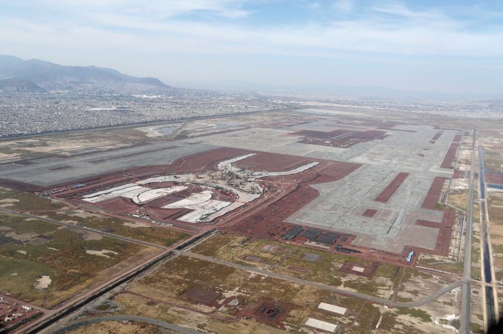 El CCE considera acertado no interrumpir las obras del aeropuerto de Texcoco, porque da tiempo para estudiar la alternativa de Santa Lucía. (LUIS CORTÉS. EL UNIVERSAL)
