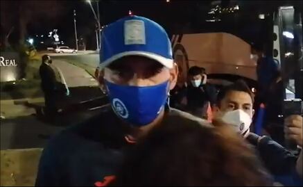 El detalle que los jugadores de Cruz Azul tuvieron con aficionados que los esperaban en Monterrey